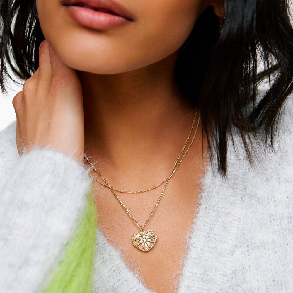 How to Layer Necklaces: 4 Easy and Stylish Hacks