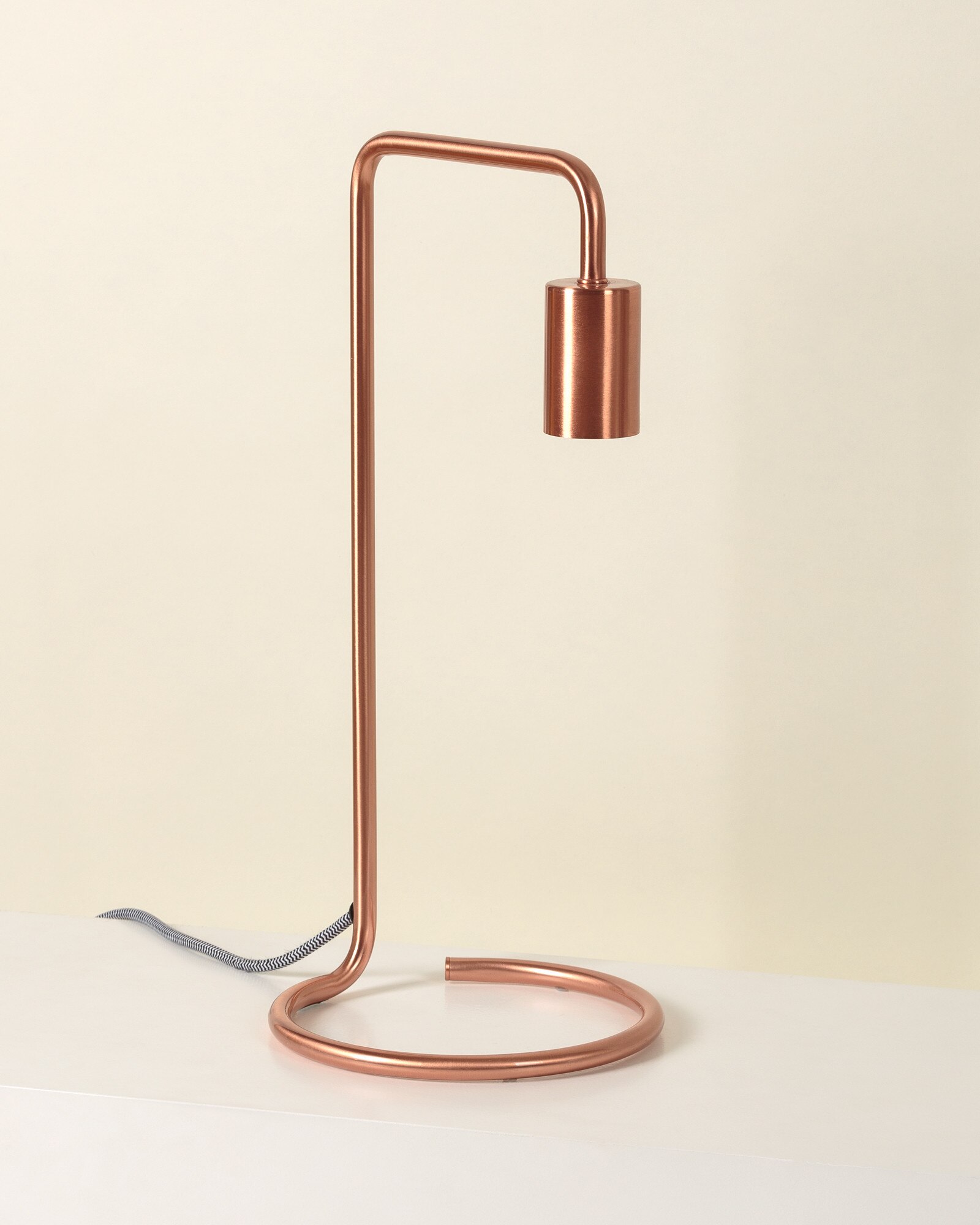 oliver bonas table lamp