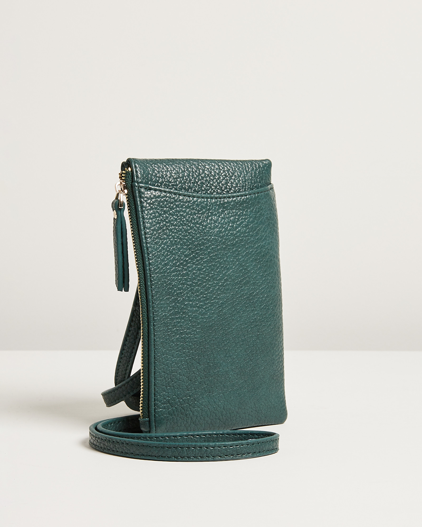 smartphone crossbody