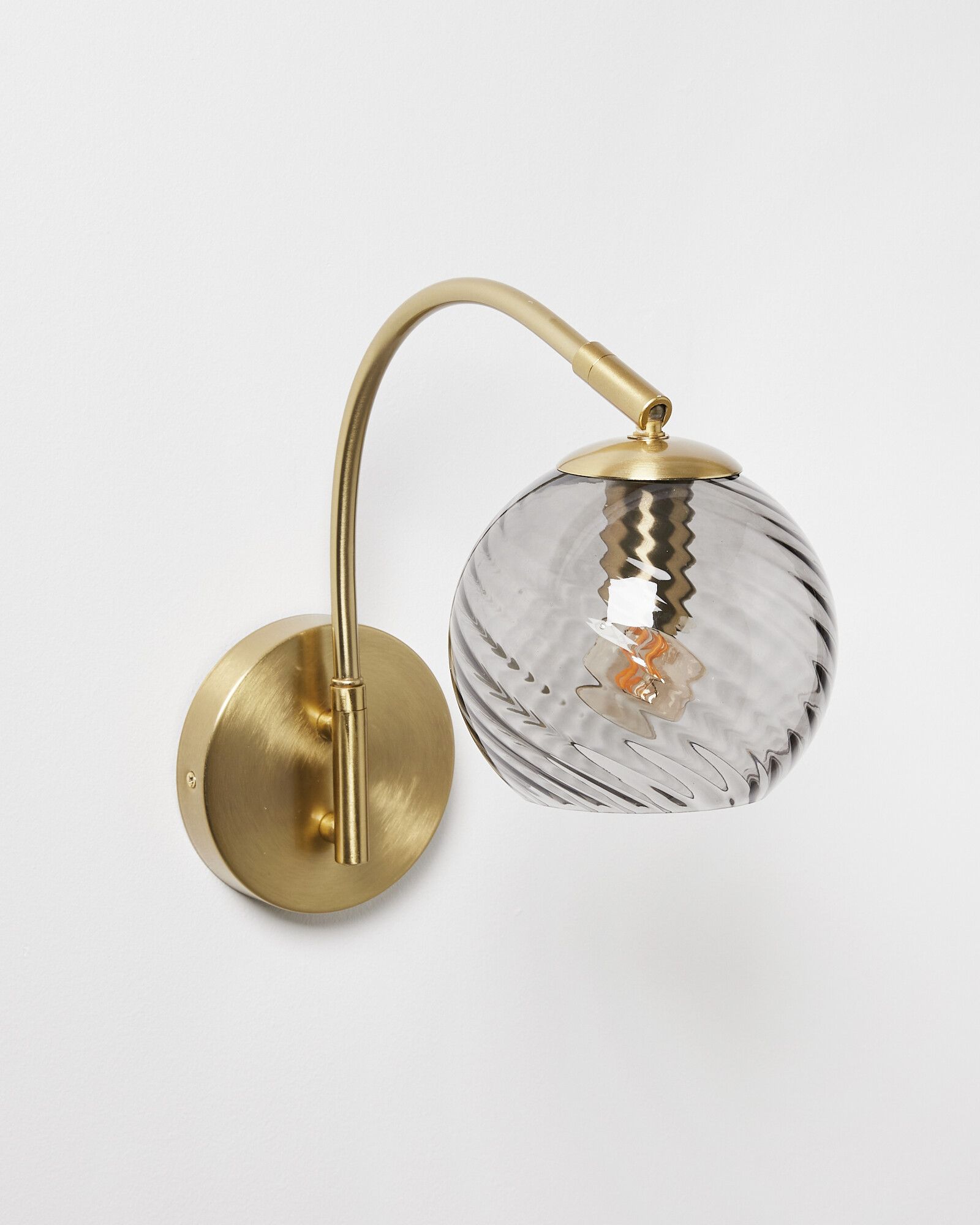 oliver bonas wall light