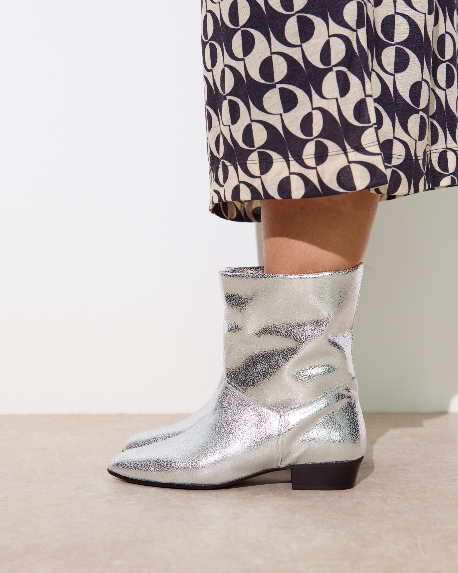 Anonymous Copenhagen Jassi 20 Silver Crackle Leather Boots Oliver Bonas